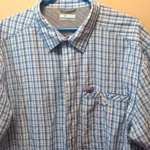 Men's Columbia short sleeved shirt. Blue / white checked